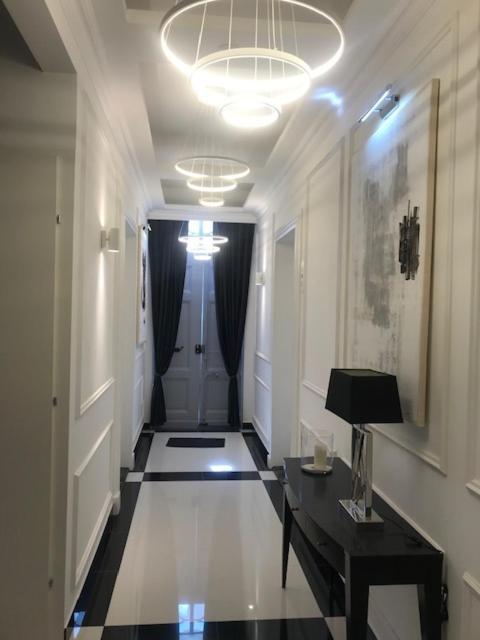 Lazare Maison De Maitre , Appartements De Standing Avec Parking Privatif A Seulement 7 Minutes A Pied Du Centre Historique De בזייה מראה חיצוני תמונה