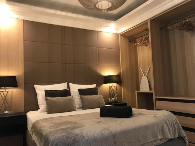 Lazare Maison De Maitre , Appartements De Standing Avec Parking Privatif A Seulement 7 Minutes A Pied Du Centre Historique De בזייה מראה חיצוני תמונה