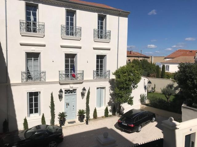Lazare Maison De Maitre , Appartements De Standing Avec Parking Privatif A Seulement 7 Minutes A Pied Du Centre Historique De בזייה מראה חיצוני תמונה