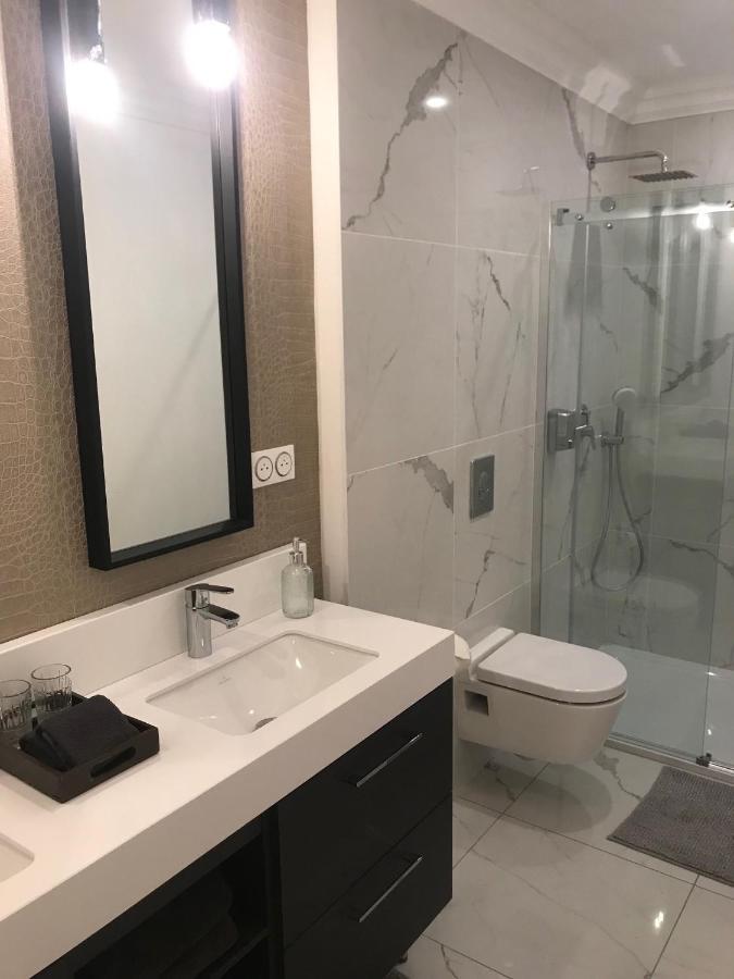 Lazare Maison De Maitre , Appartements De Standing Avec Parking Privatif A Seulement 7 Minutes A Pied Du Centre Historique De בזייה מראה חיצוני תמונה