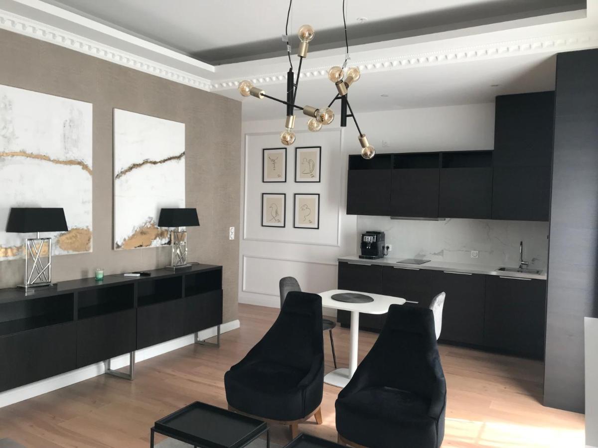Lazare Maison De Maitre , Appartements De Standing Avec Parking Privatif A Seulement 7 Minutes A Pied Du Centre Historique De בזייה מראה חיצוני תמונה